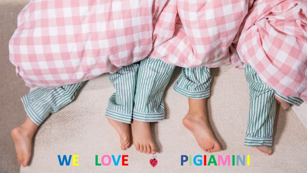 Illustrazione natalizia della borsa mamma solferina con sacchetti cambio con snap per completarla